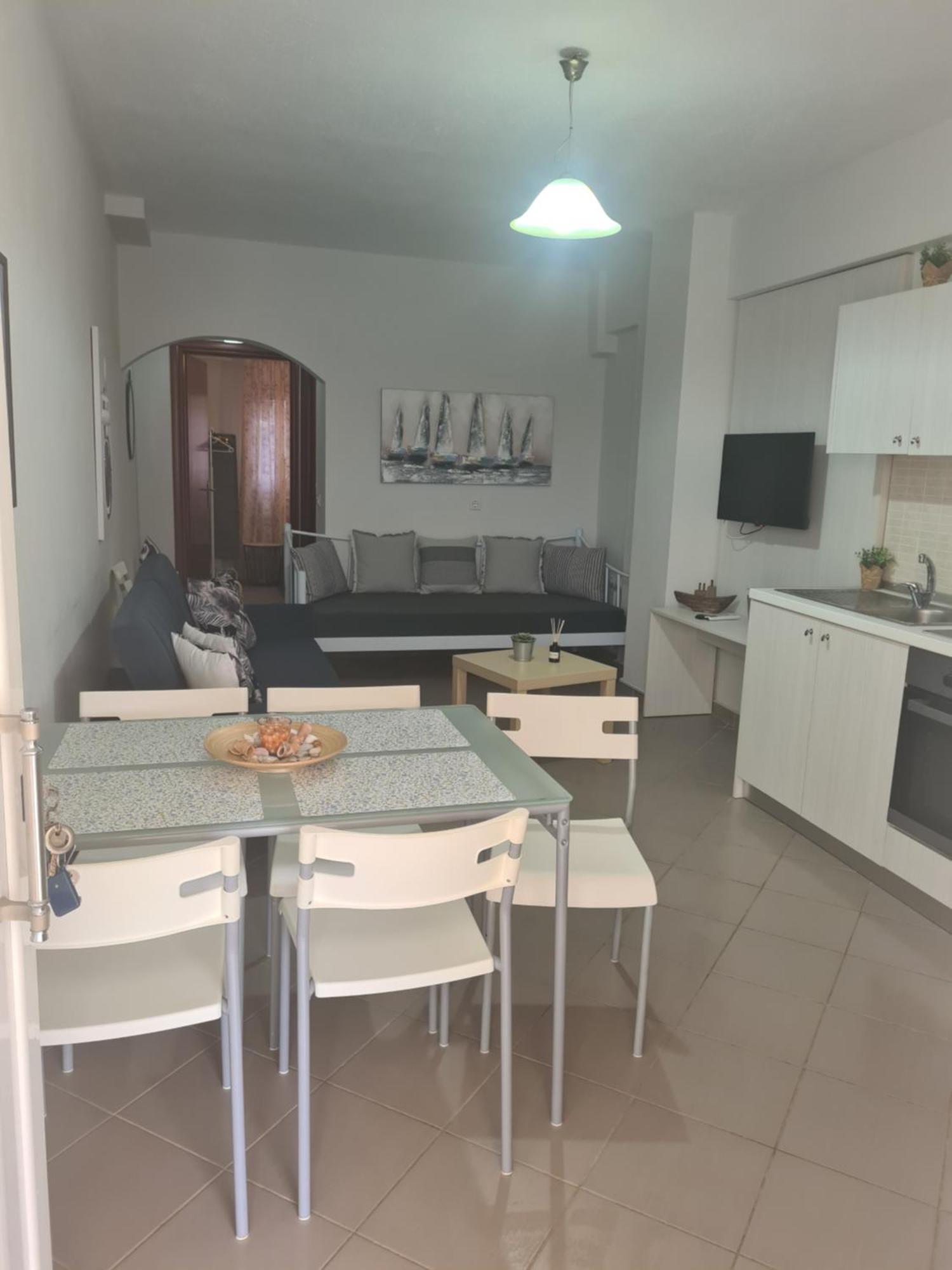 Makis Apartments Touzla Ofrínion Extérieur photo